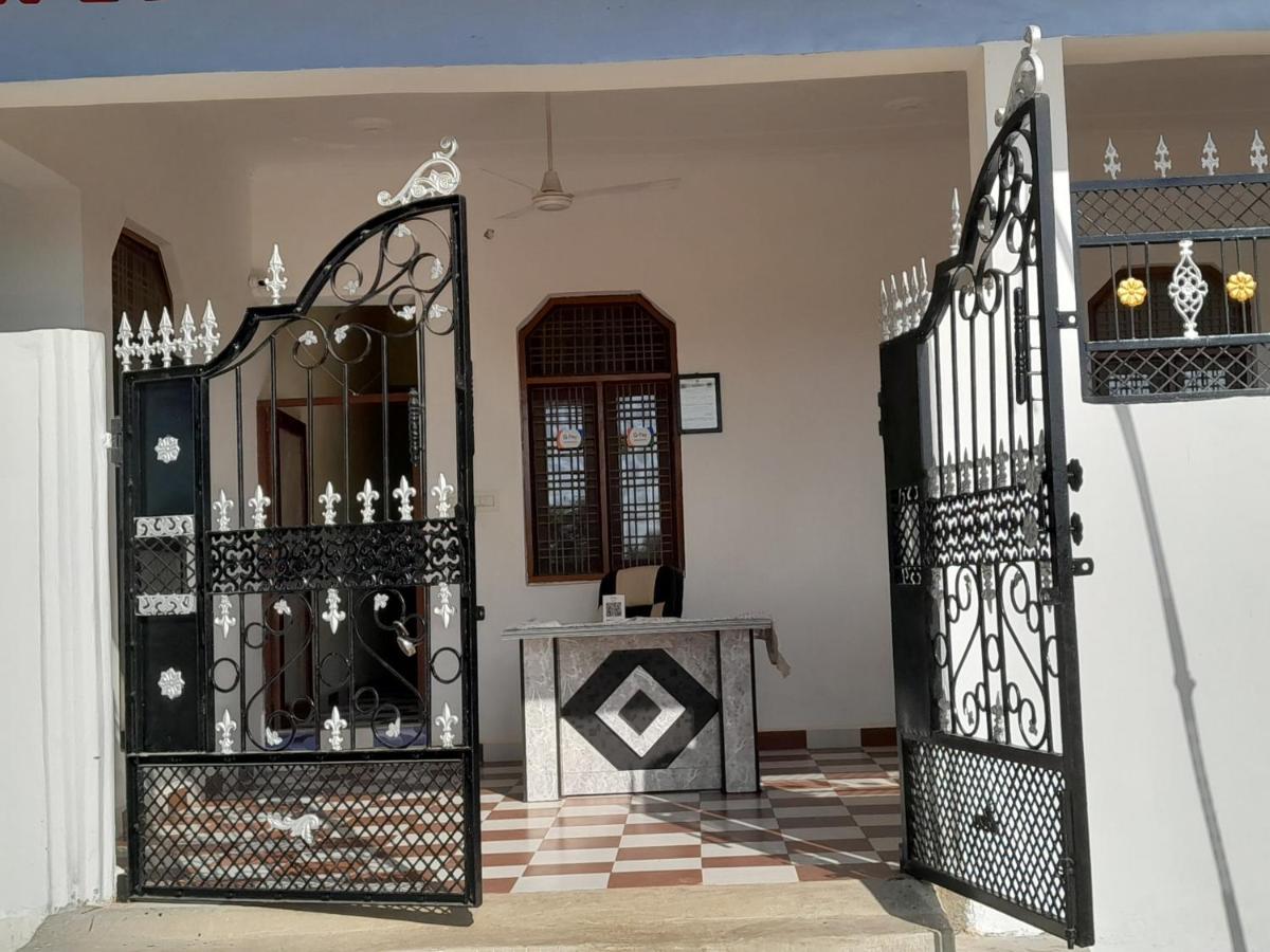 Rani Palace Khajuraho Bagian luar foto